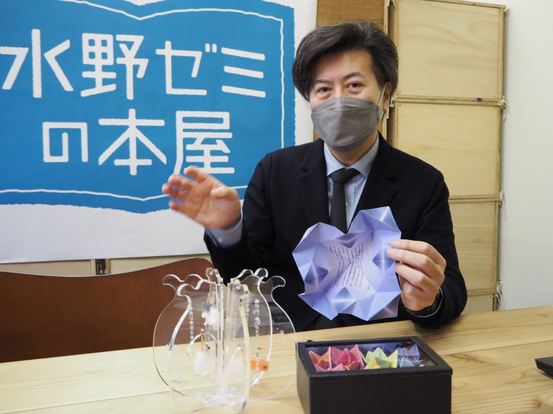 本屋だけでなく、読書会やビブリオバトルの講師として精力的に読書の楽しみを伝える水野先生。研究者としては民事訴訟法、知的財産訴訟などがご専門。